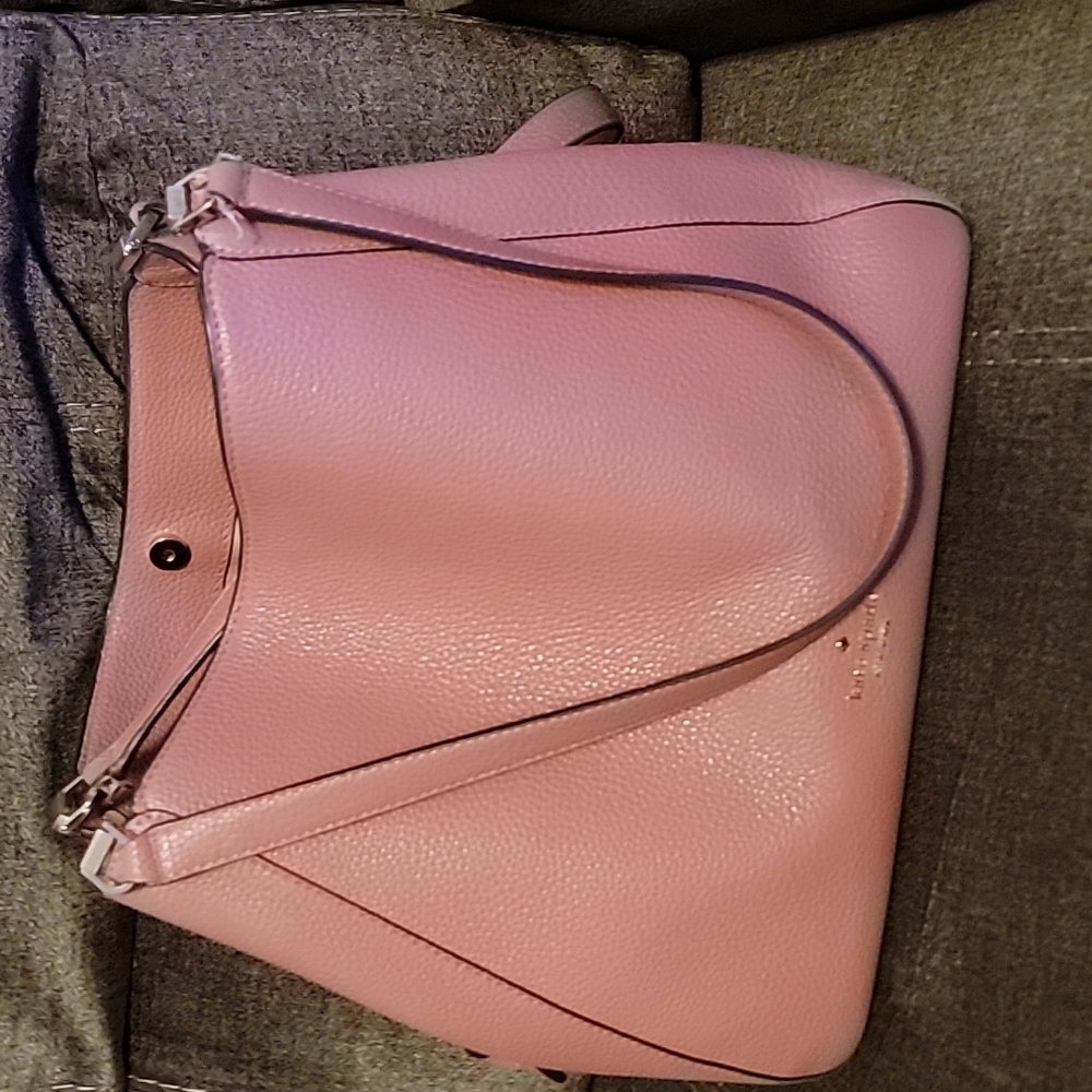 Leila Medium Triple Compartment Shoulder Bag. Pomegranat color
